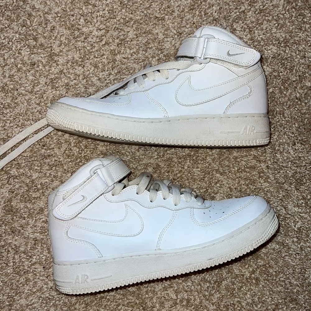 Nike Air Force 1 Mid LE